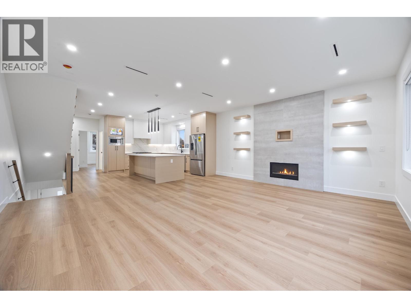 2 6639 ACACIA AVENUE, Burnaby