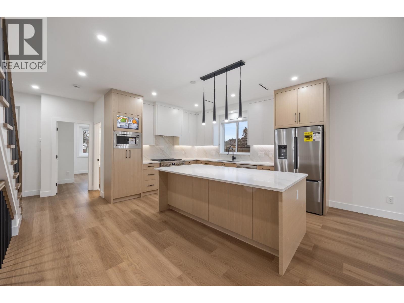 2 6639 ACACIA AVENUE, Burnaby