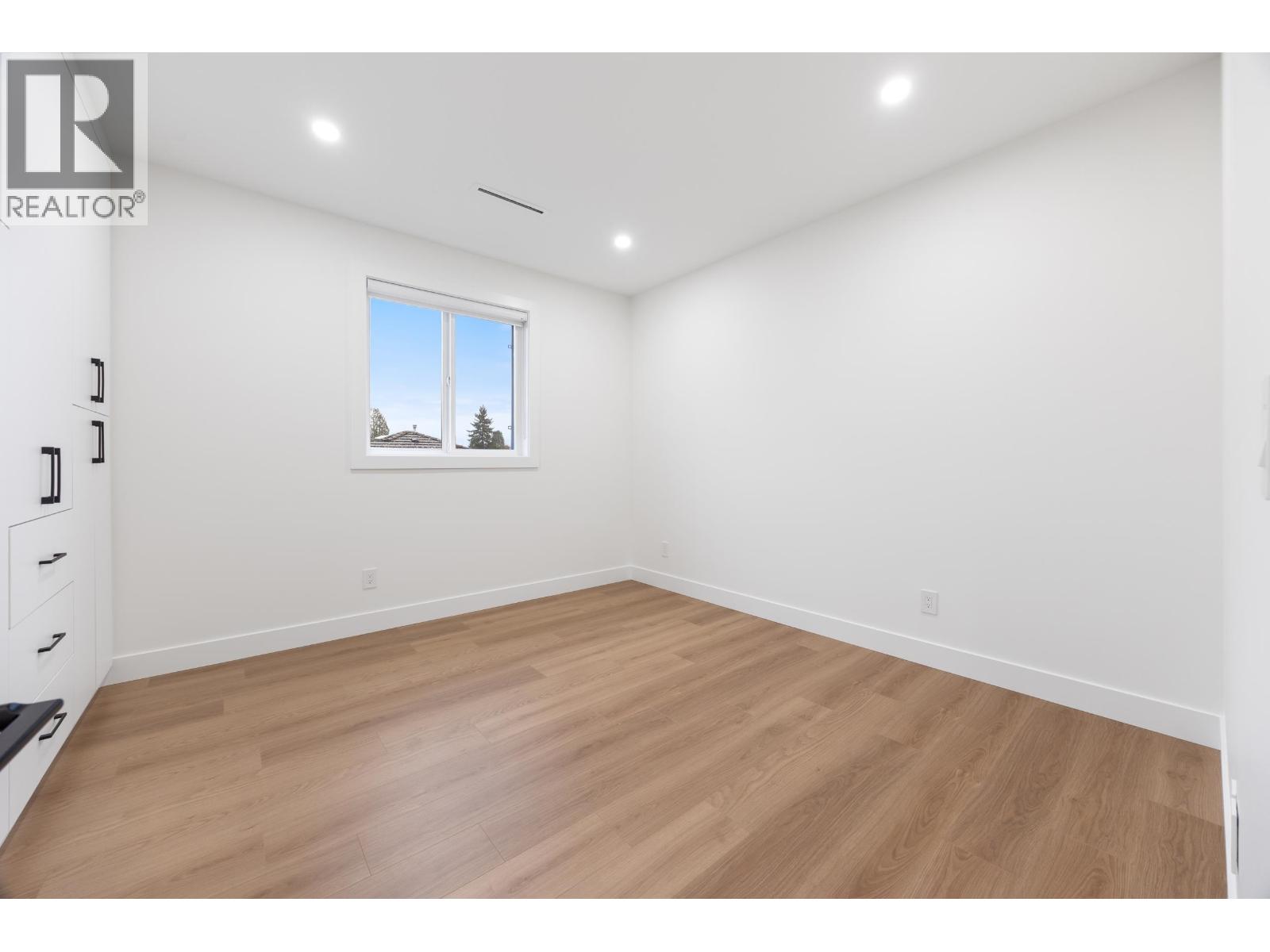 2 6639 ACACIA AVENUE, Burnaby