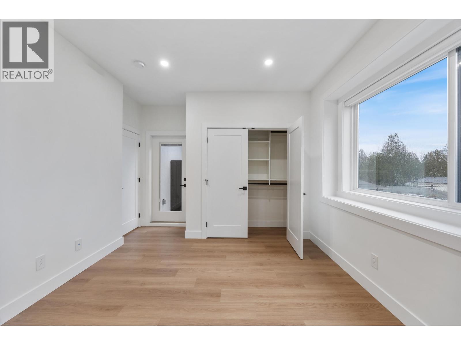 2 6639 ACACIA AVENUE, Burnaby