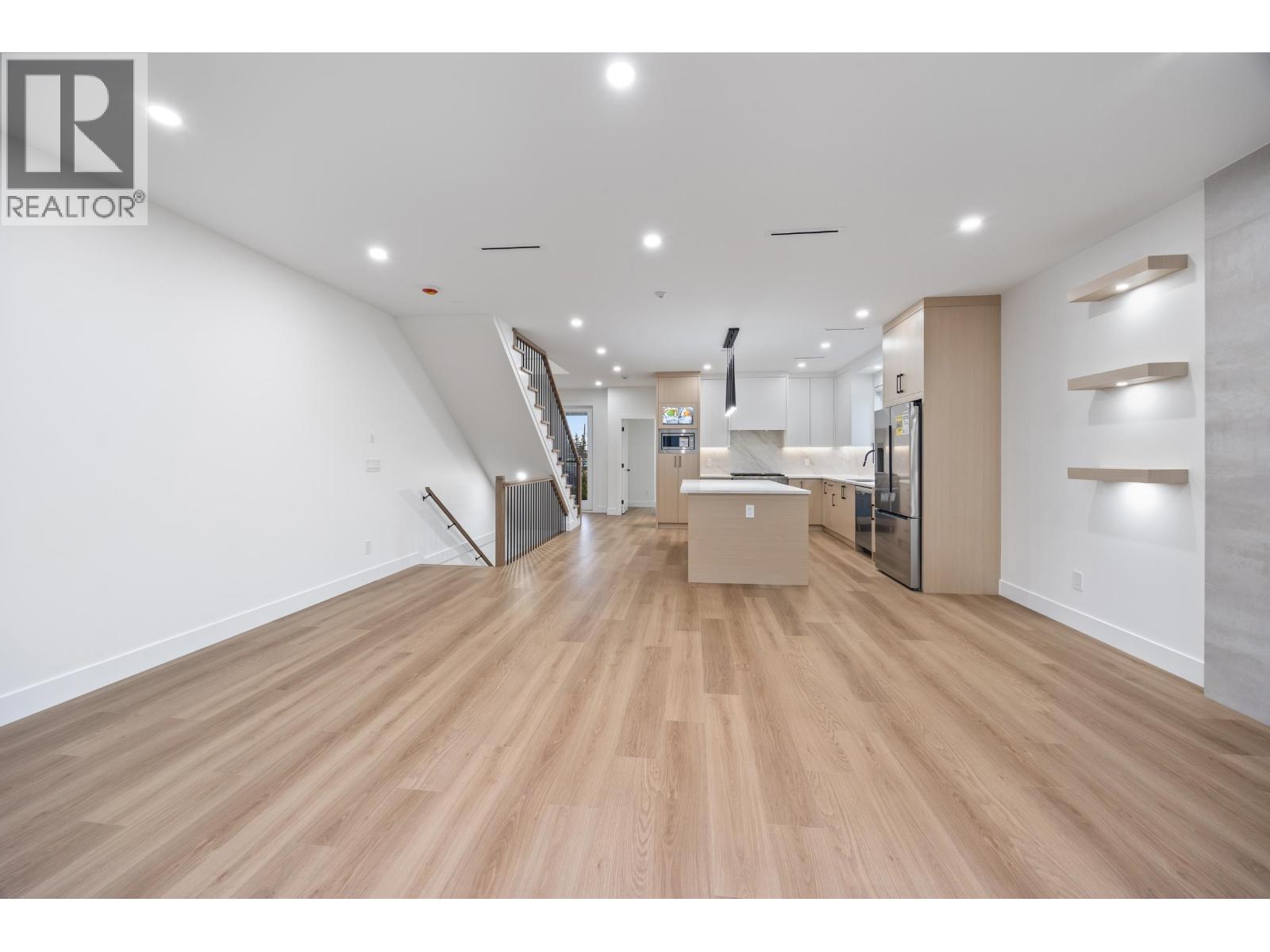 2 6639 ACACIA AVENUE, Burnaby