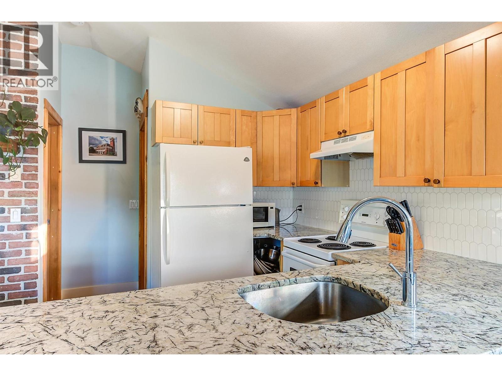  558-560 Cambridge Avenue, Kelowna