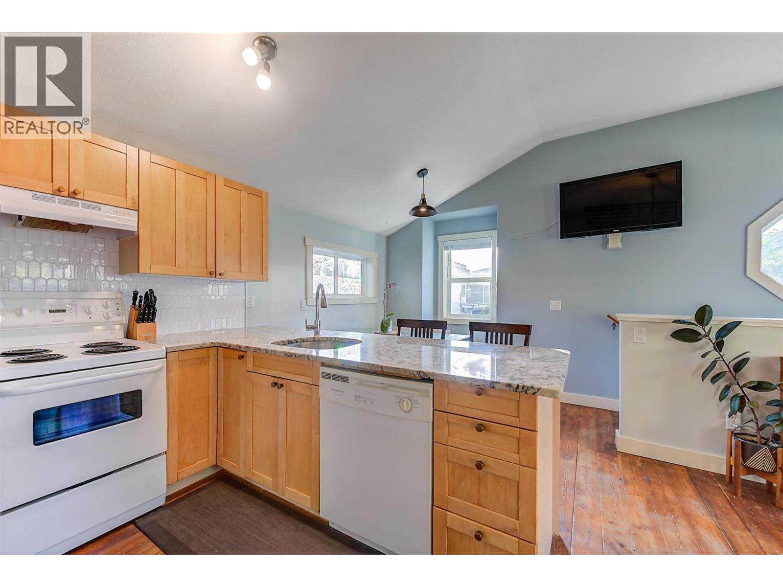  558-560 Cambridge Avenue, Kelowna