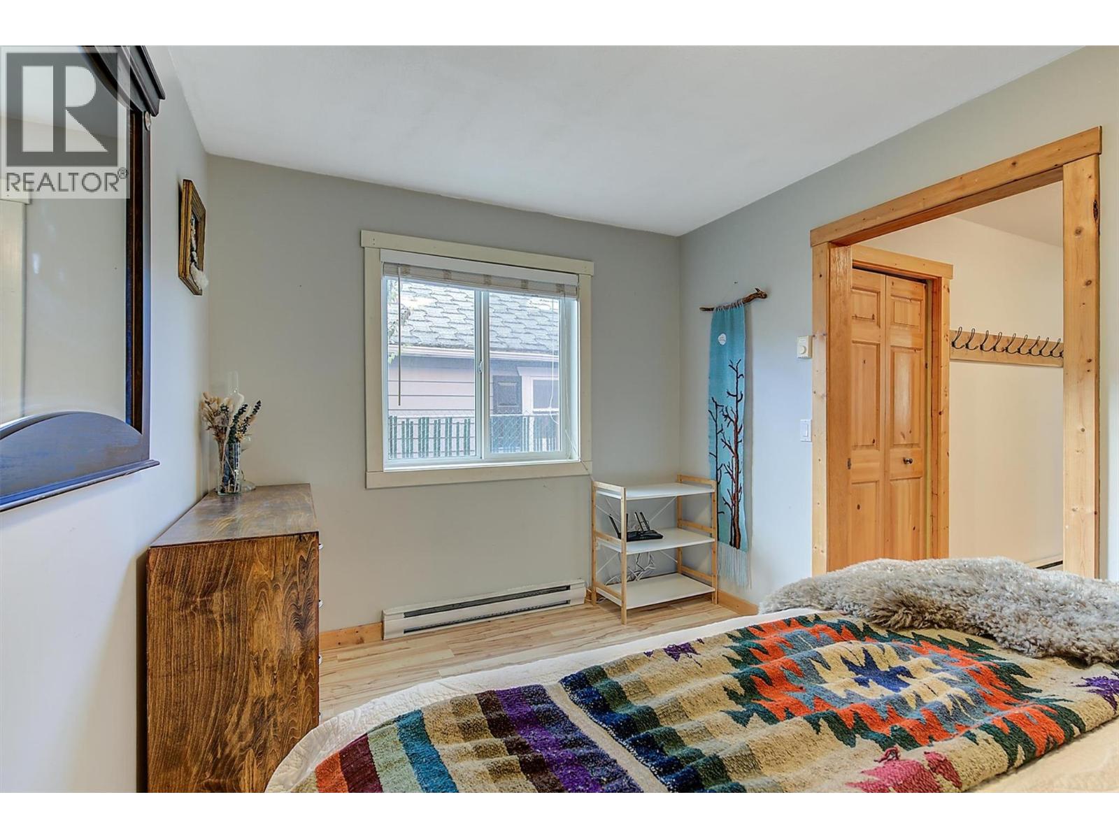  558-560 Cambridge Avenue, Kelowna