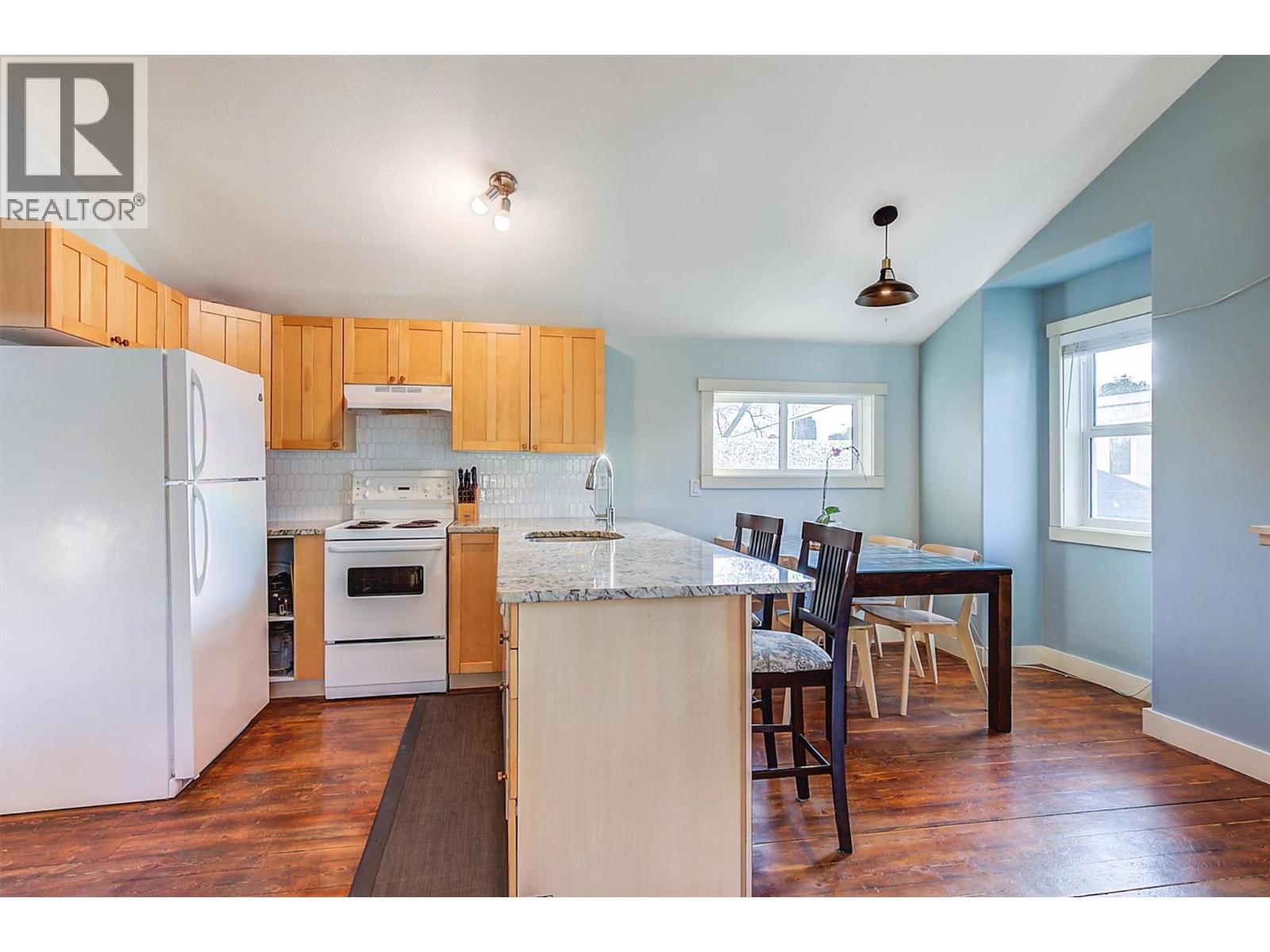  558-560 Cambridge Avenue, Kelowna