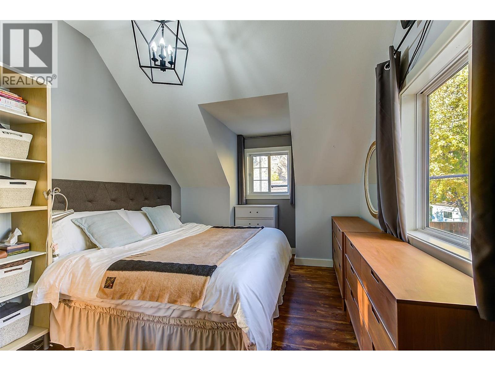  558-560 Cambridge Avenue, Kelowna