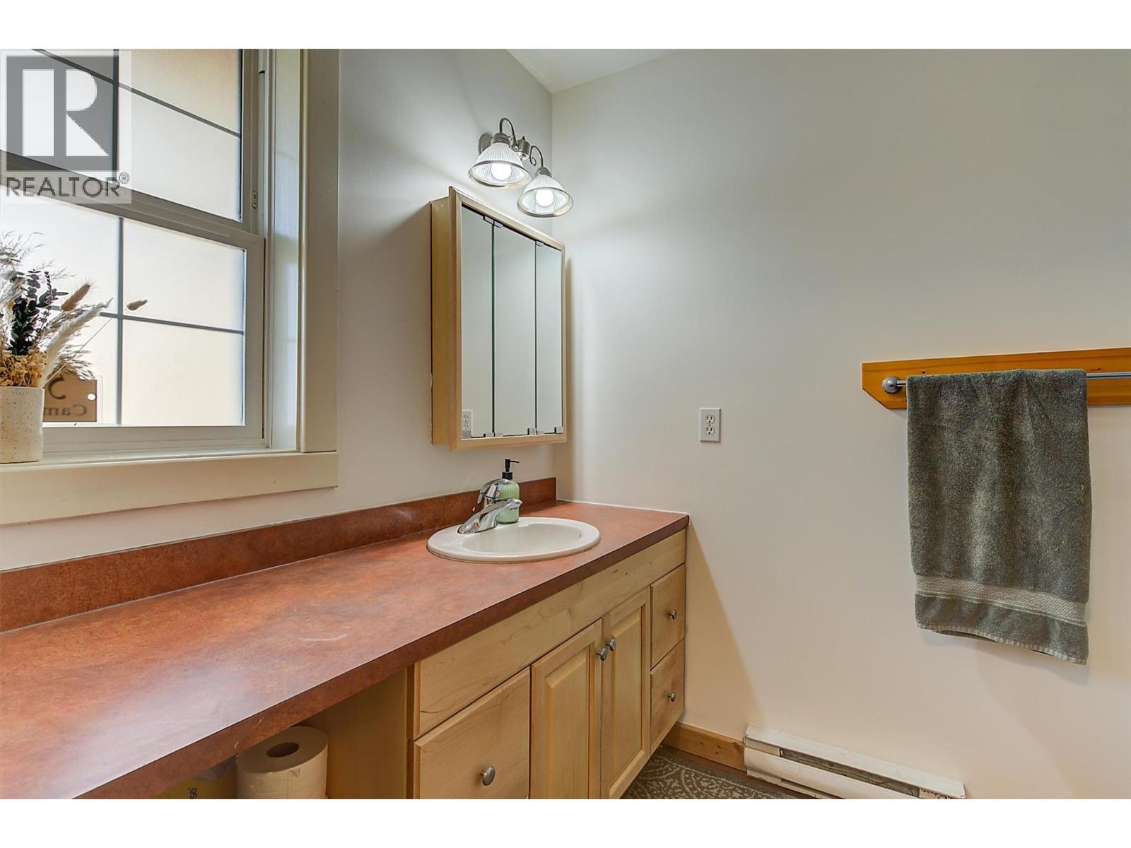  558-560 Cambridge Avenue, Kelowna