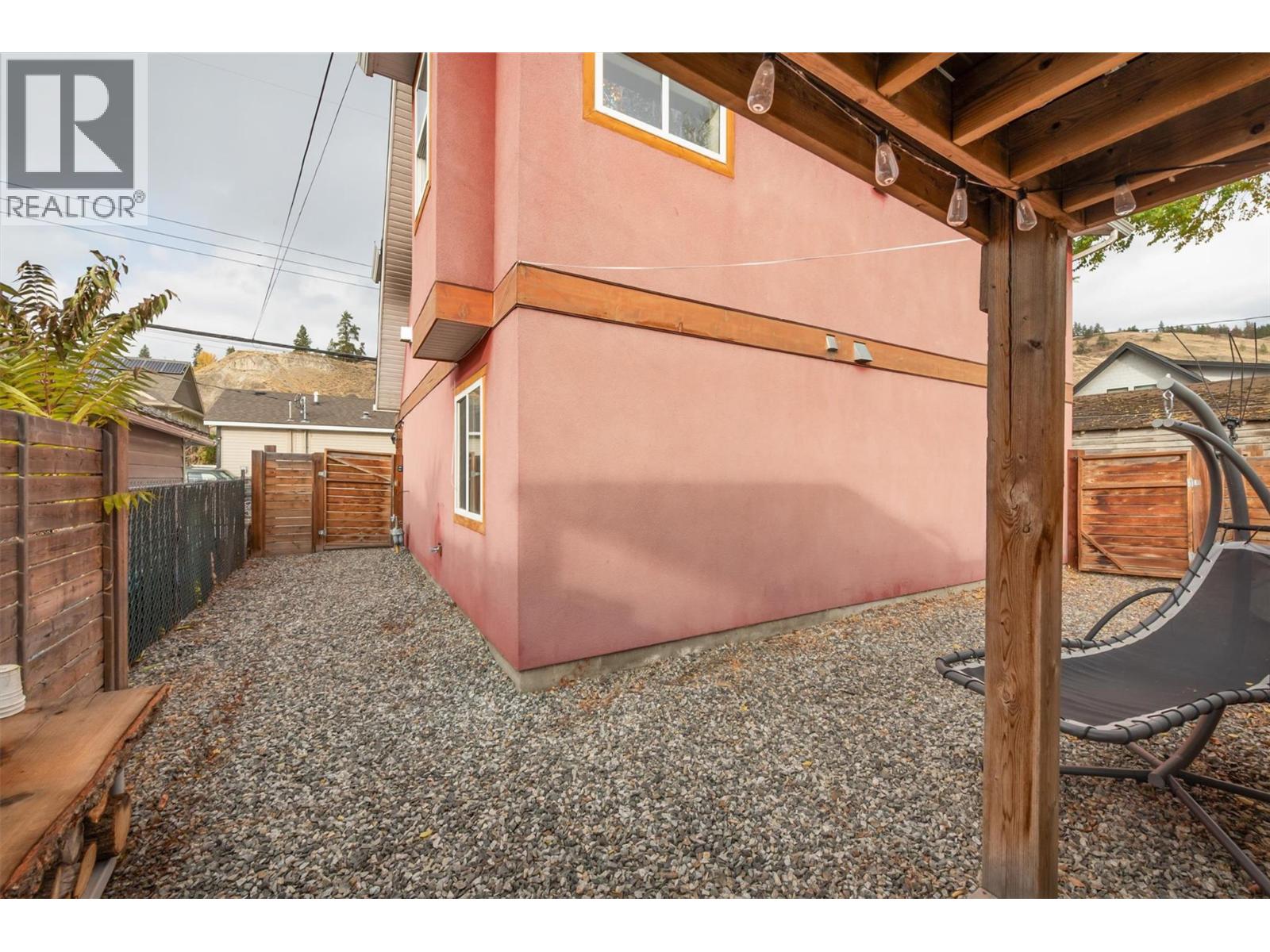  558-560 Cambridge Avenue, Kelowna