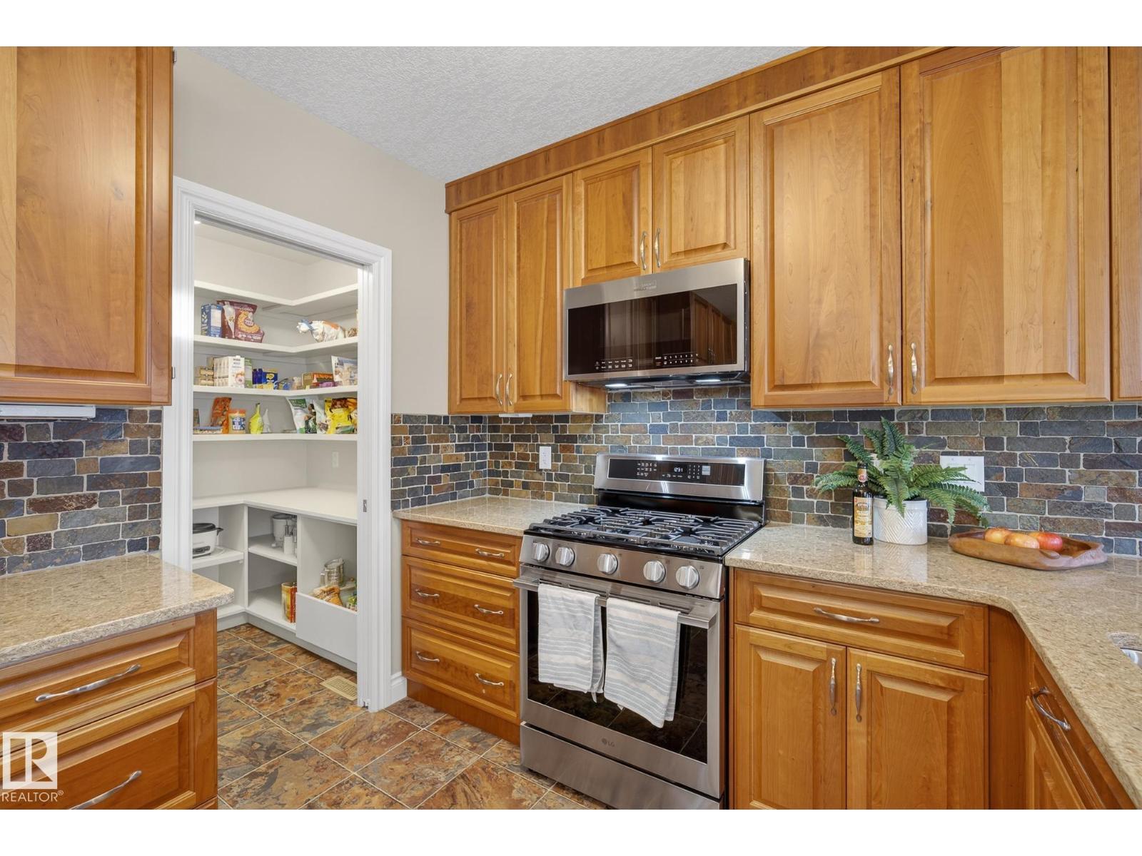 9302 93 ST NW, Edmonton