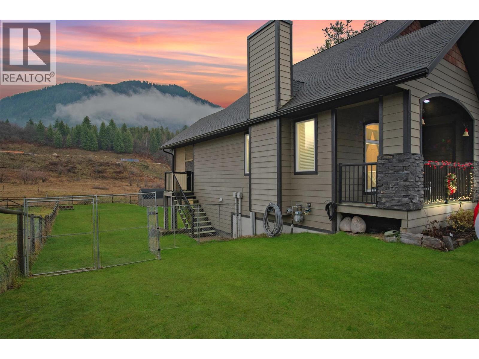 892 Waterloo Road, Castlegar