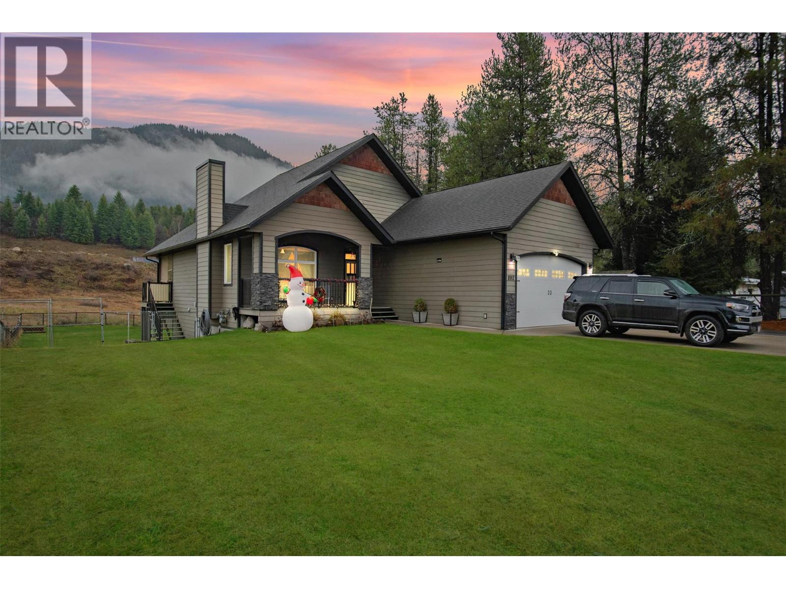 892 Waterloo Road, Castlegar