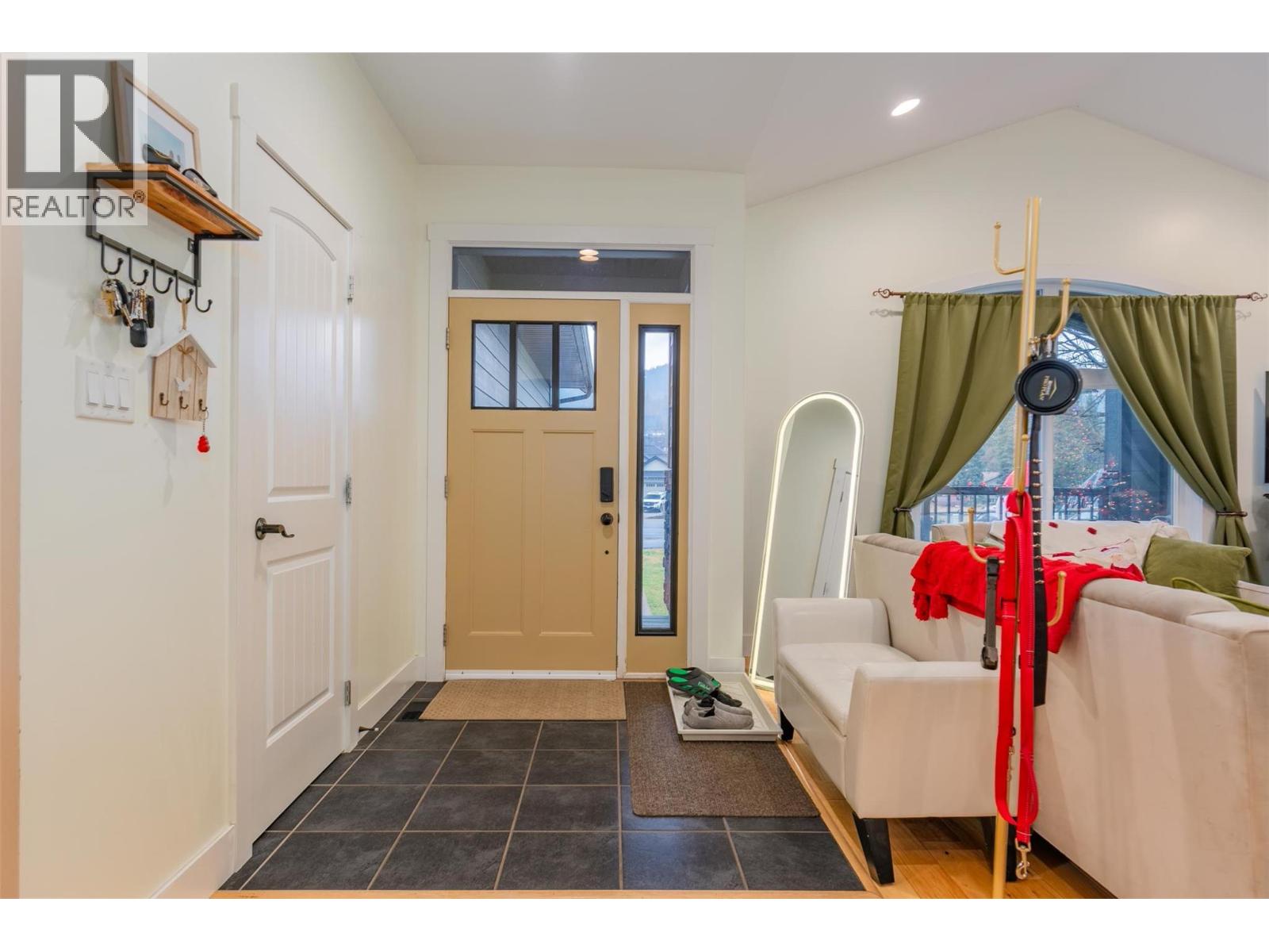 892 Waterloo Road, Castlegar