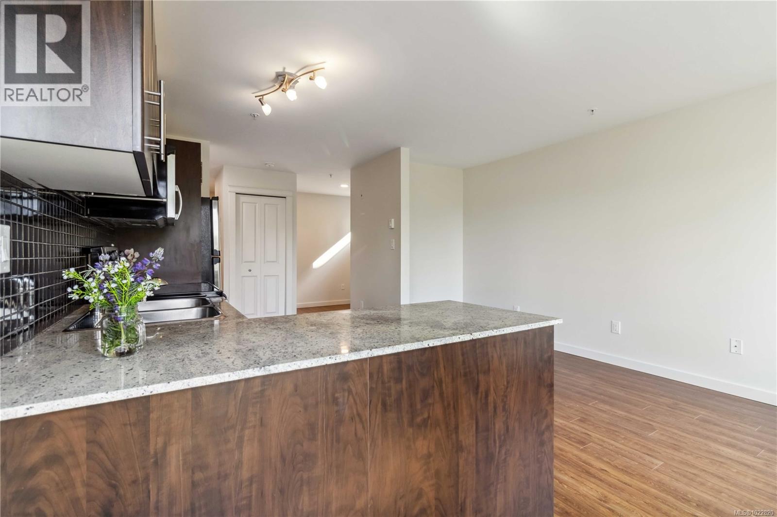 308 1405 Esquimalt Rd, Esquimalt