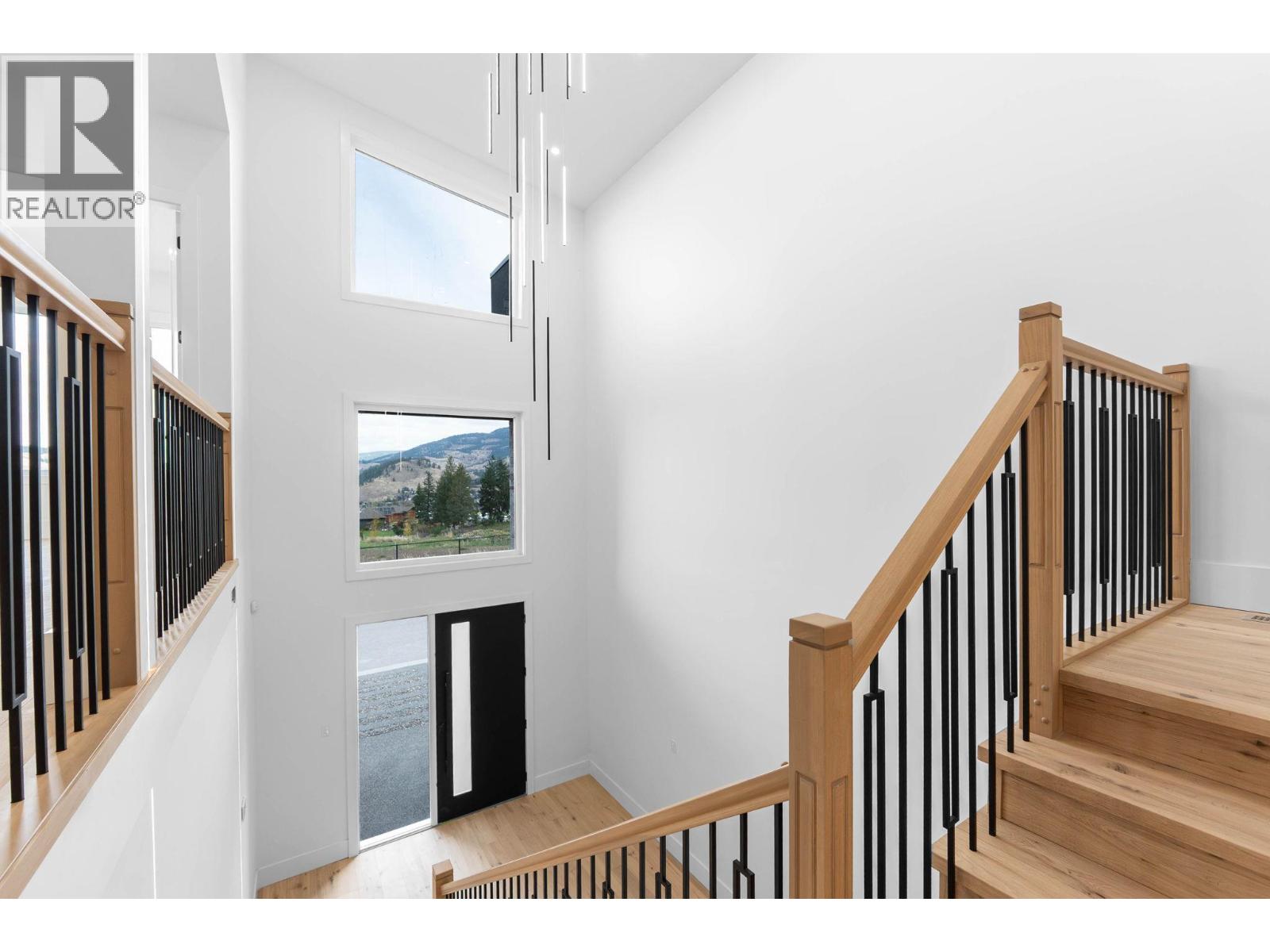  2095 Cortina Drive, Kelowna