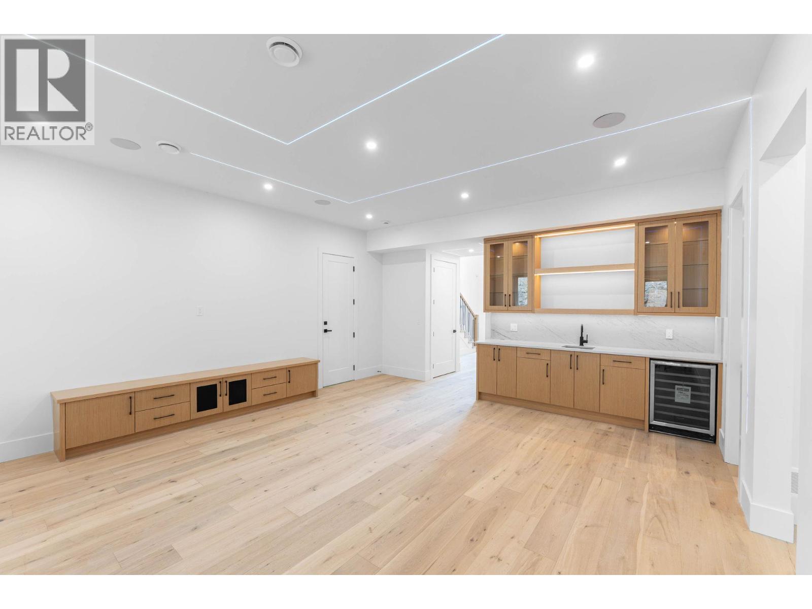  2095 Cortina Drive, Kelowna