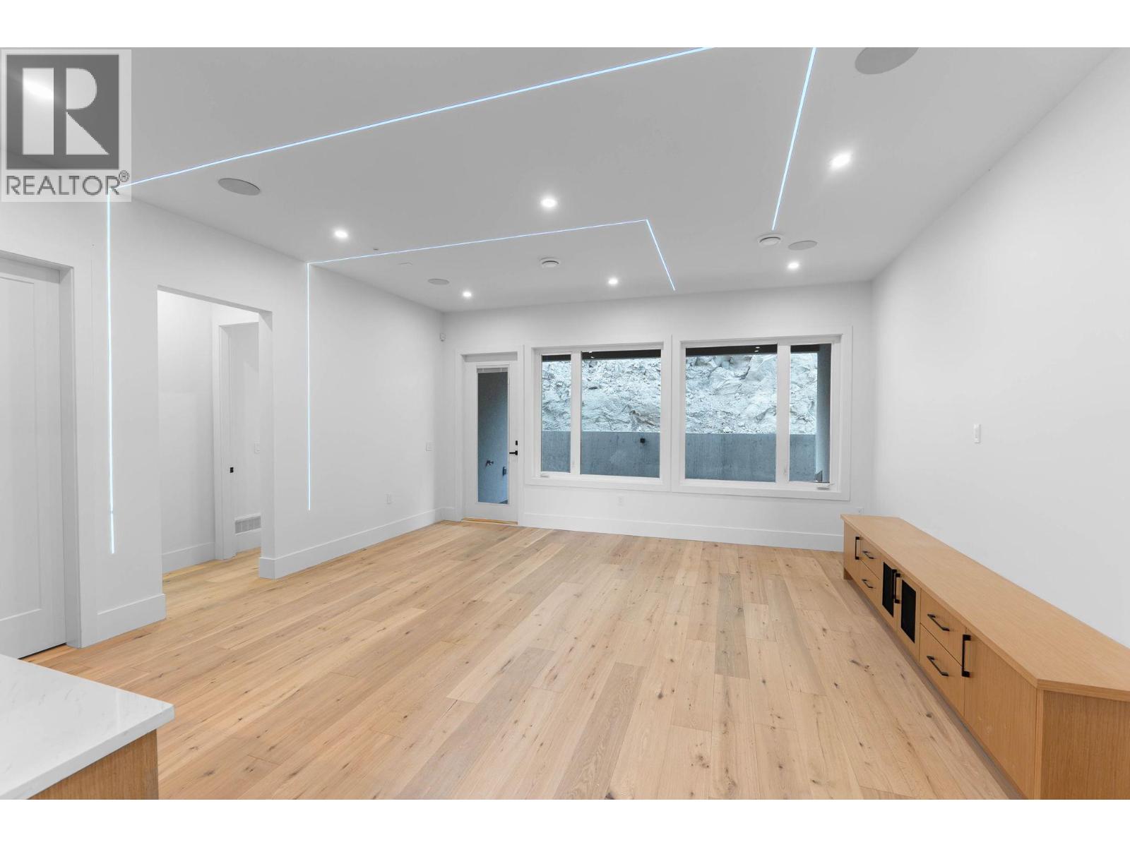  2095 Cortina Drive, Kelowna