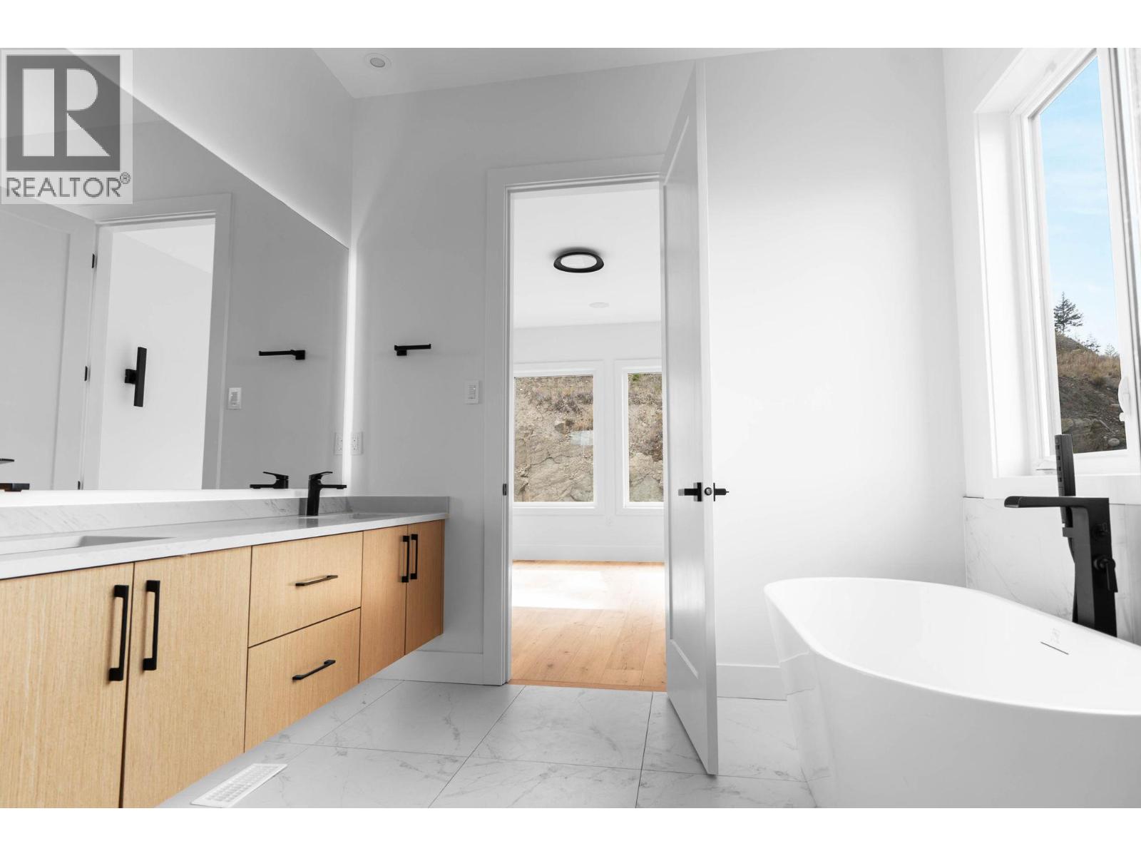  2095 Cortina Drive, Kelowna