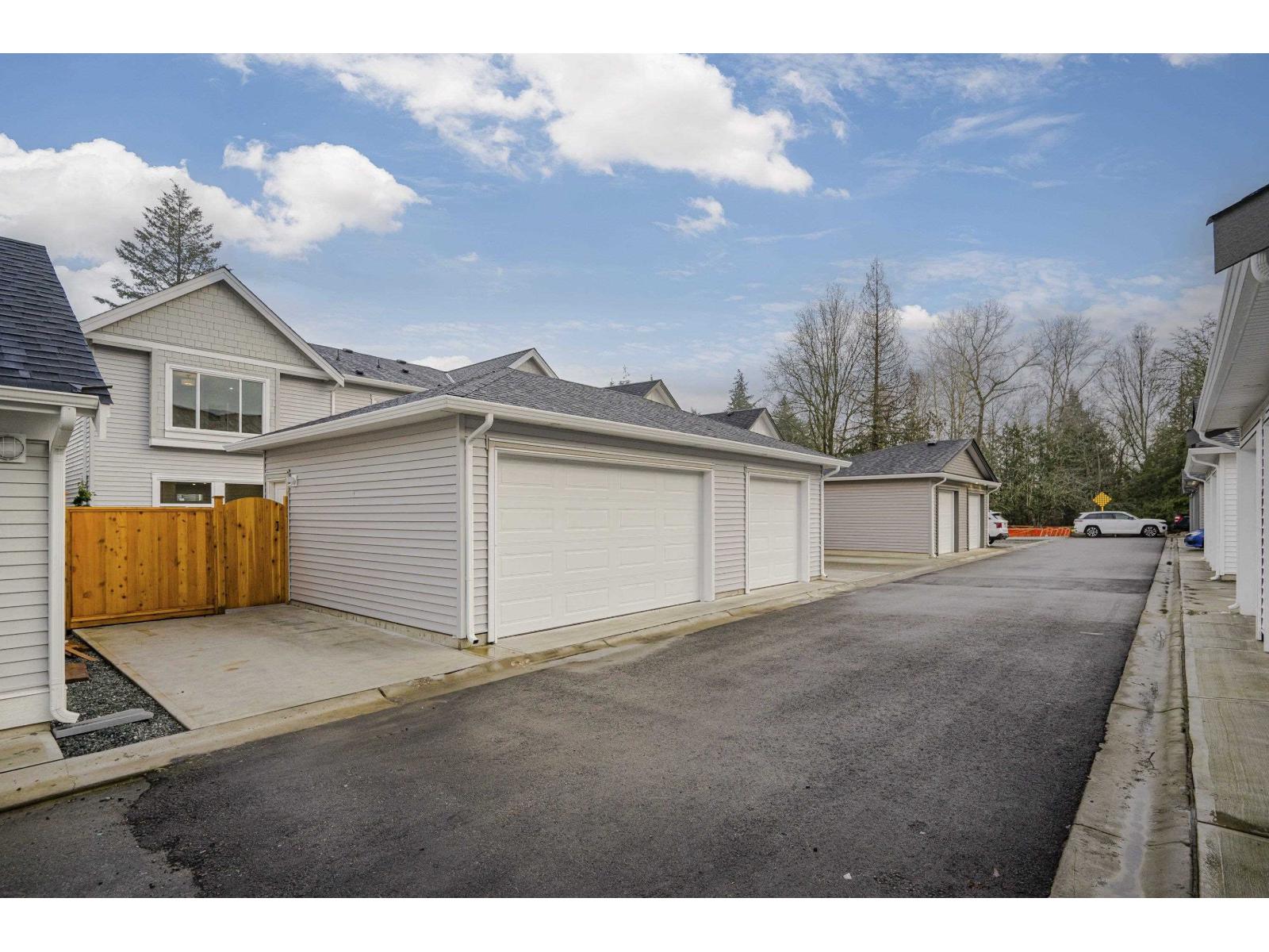 20516 76A AVENUE, Langley