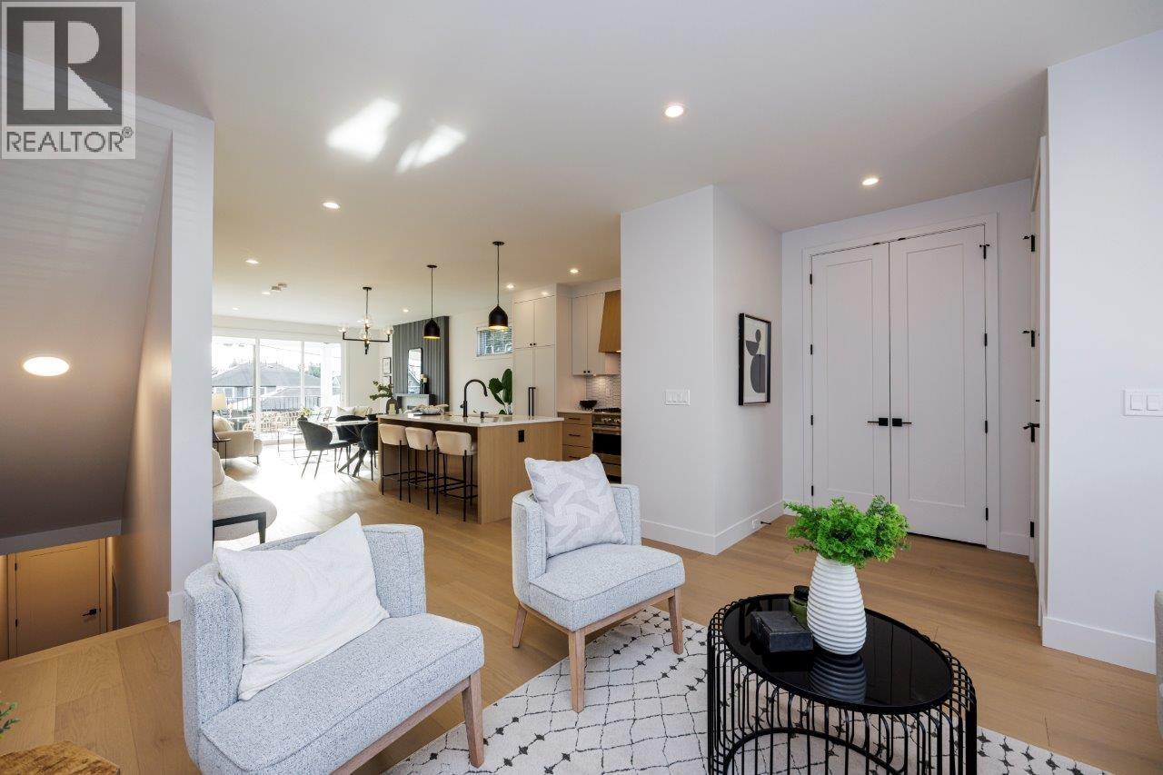 229 E 22ND STREET, North Vancouver