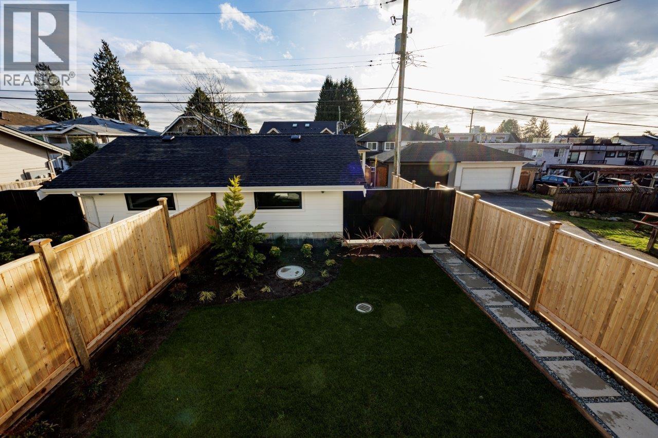 229 E 22ND STREET, North Vancouver