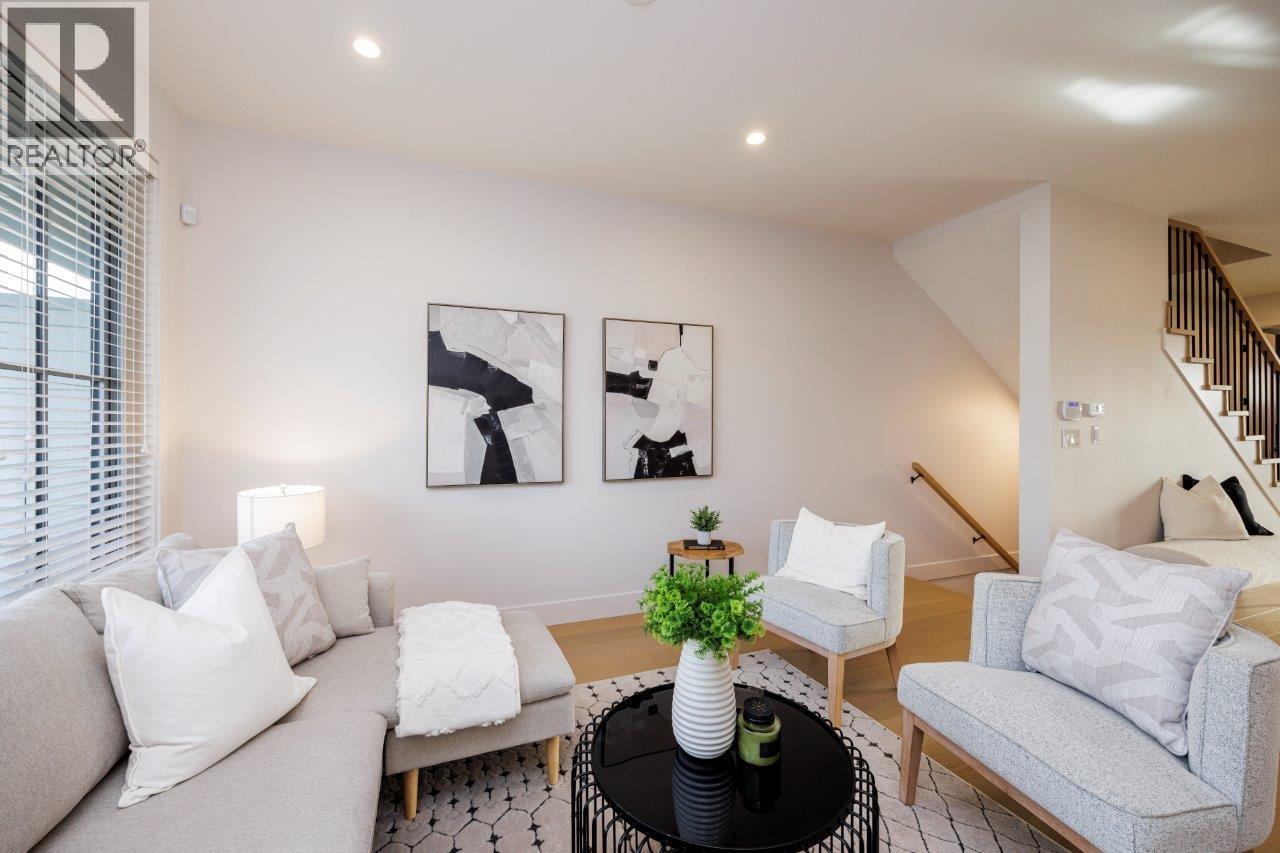 229 E 22ND STREET, North Vancouver