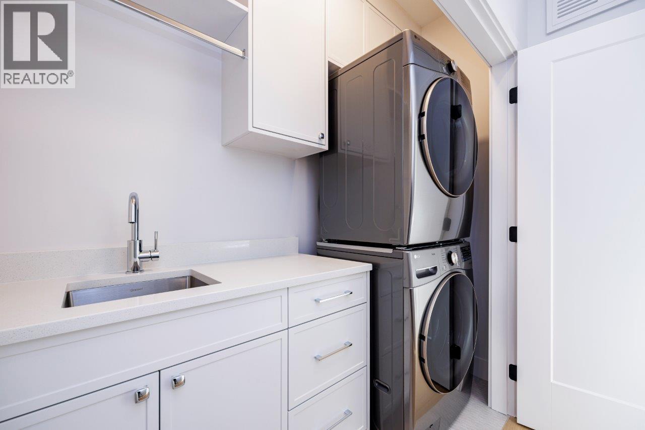 229 E 22ND STREET, North Vancouver