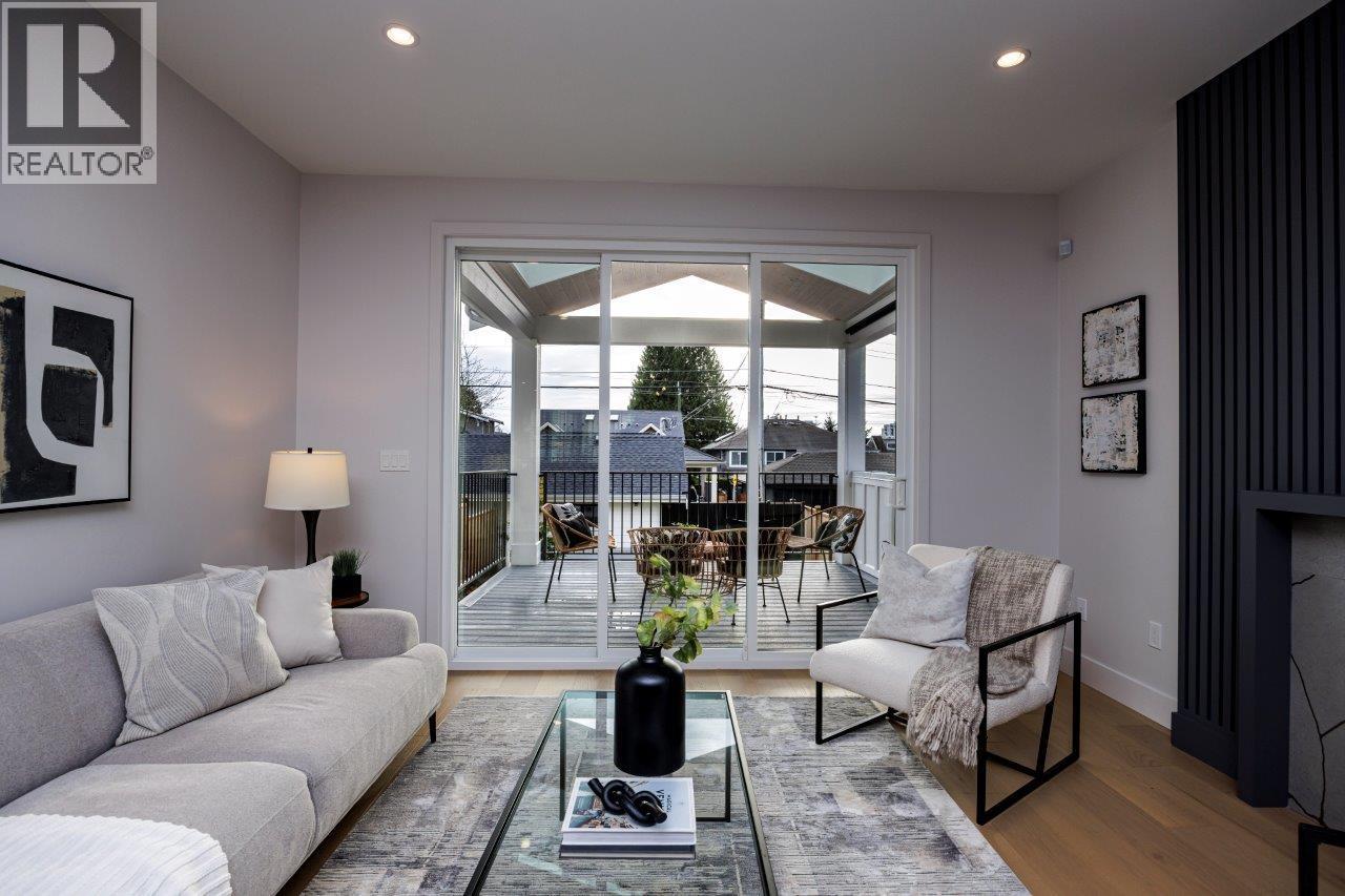 229 E 22ND STREET, North Vancouver