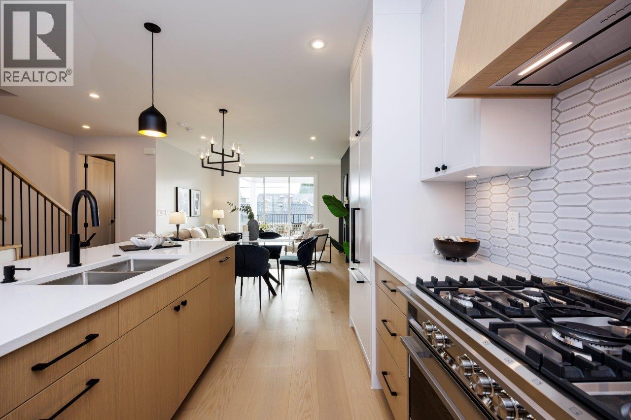 229 E 22ND STREET, North Vancouver