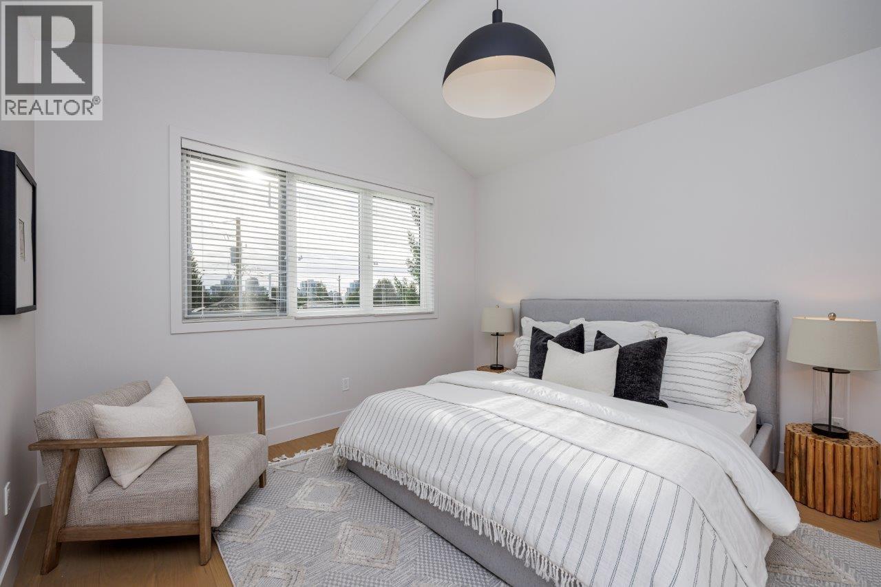 229 E 22ND STREET, North Vancouver