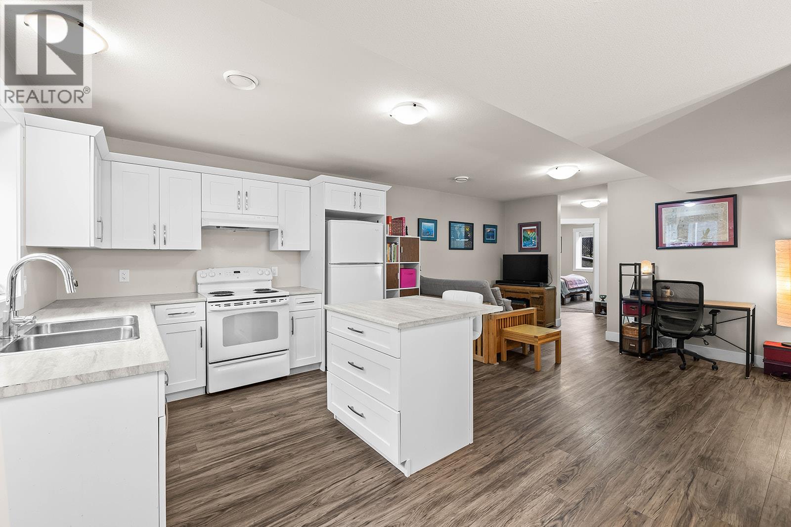  1330 Rocky Point Drive, Kelowna