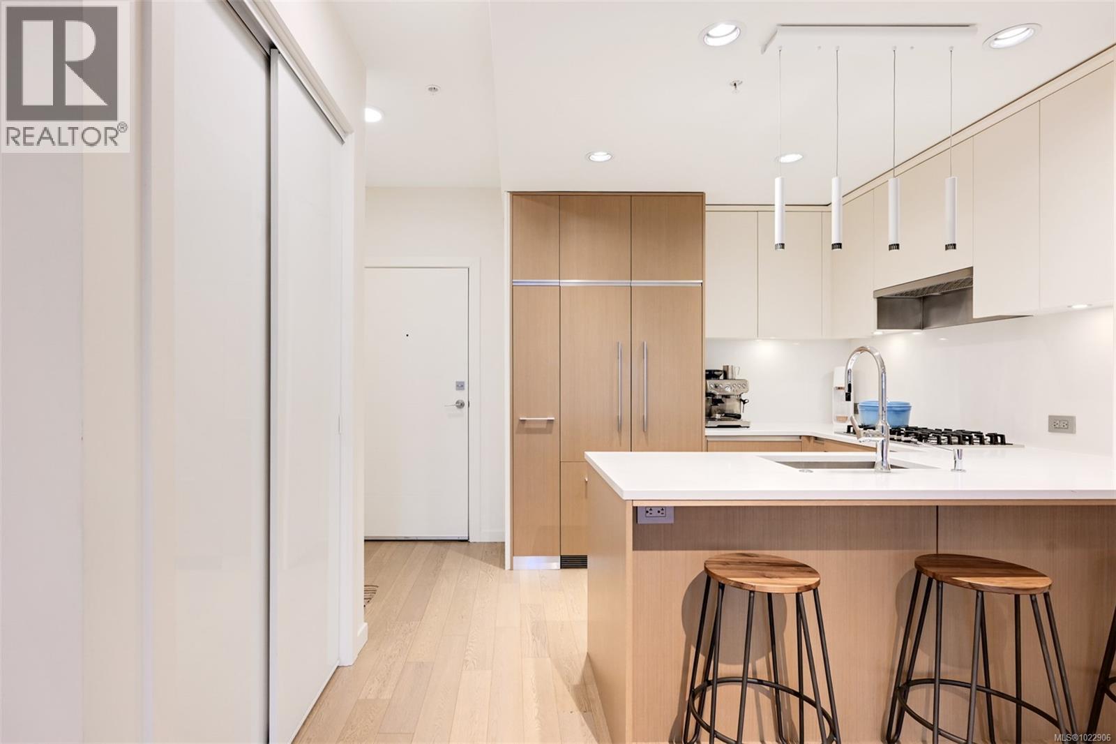 303 1033 Cook St, Victoria