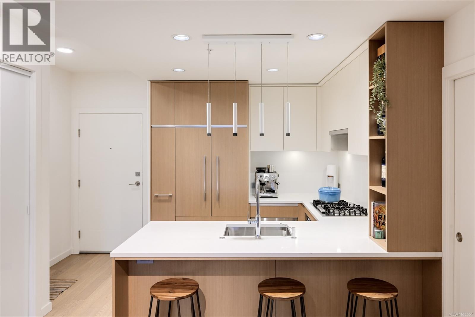 303 1033 Cook St, Victoria