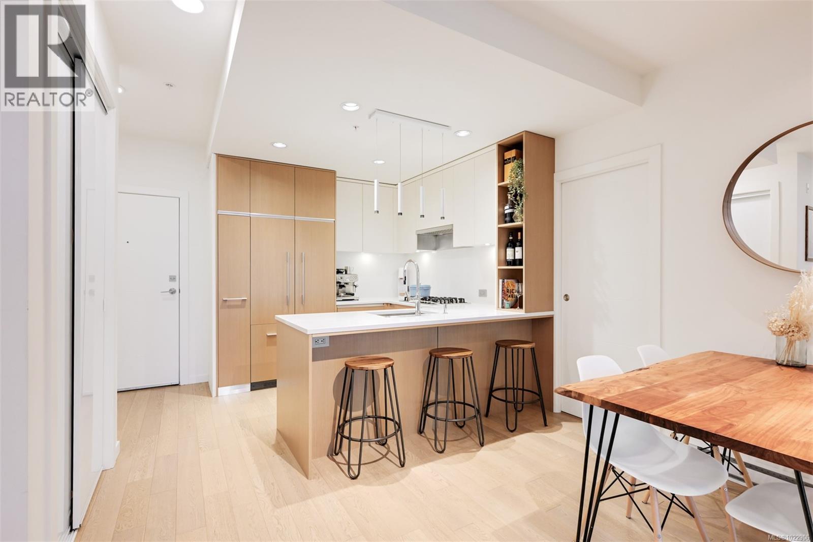 303 1033 Cook St, Victoria