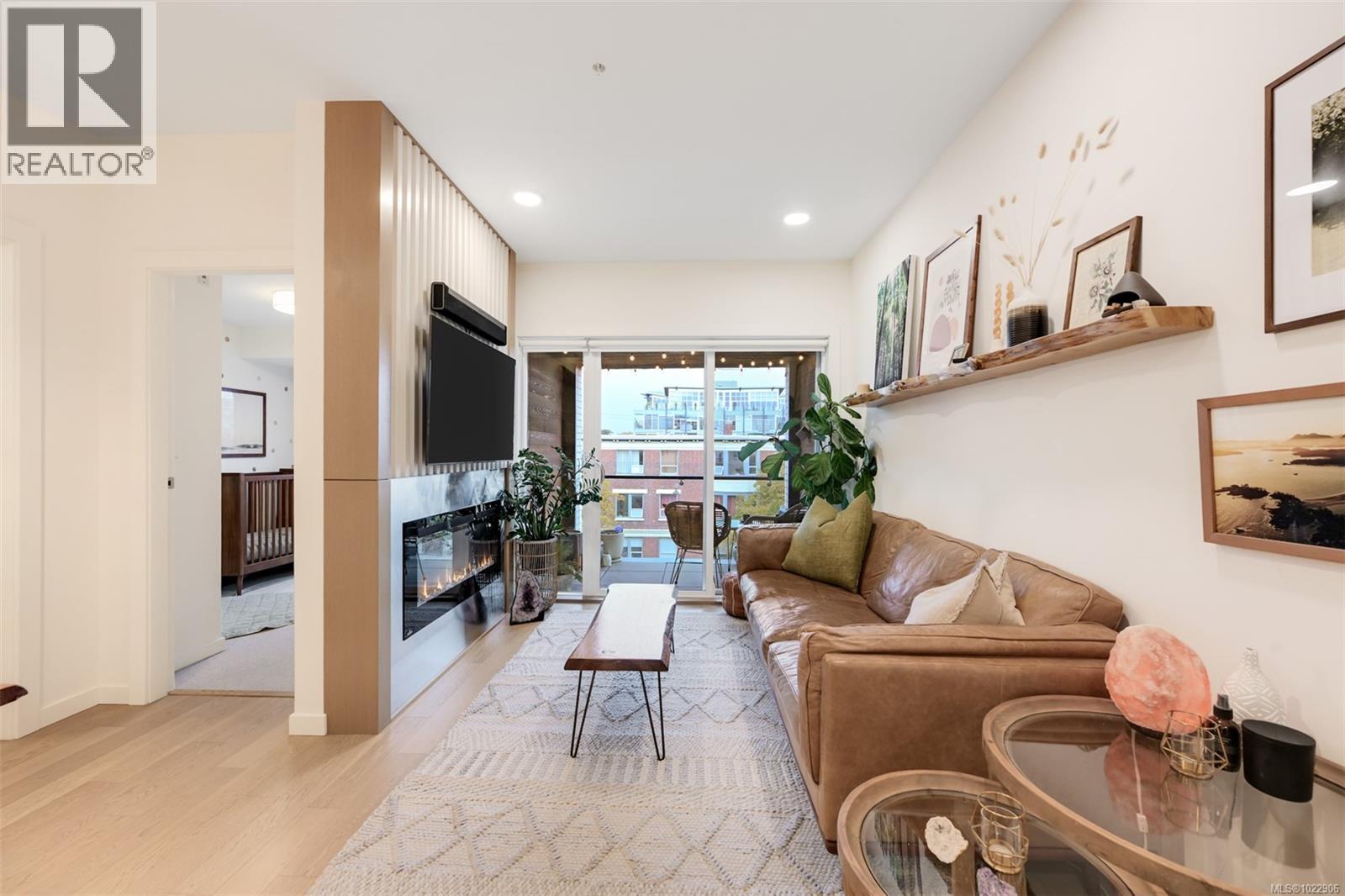 303 1033 Cook St, Victoria