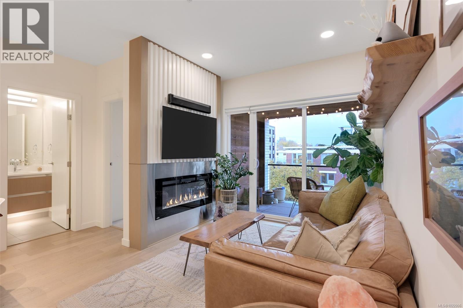 303 1033 Cook St, Victoria