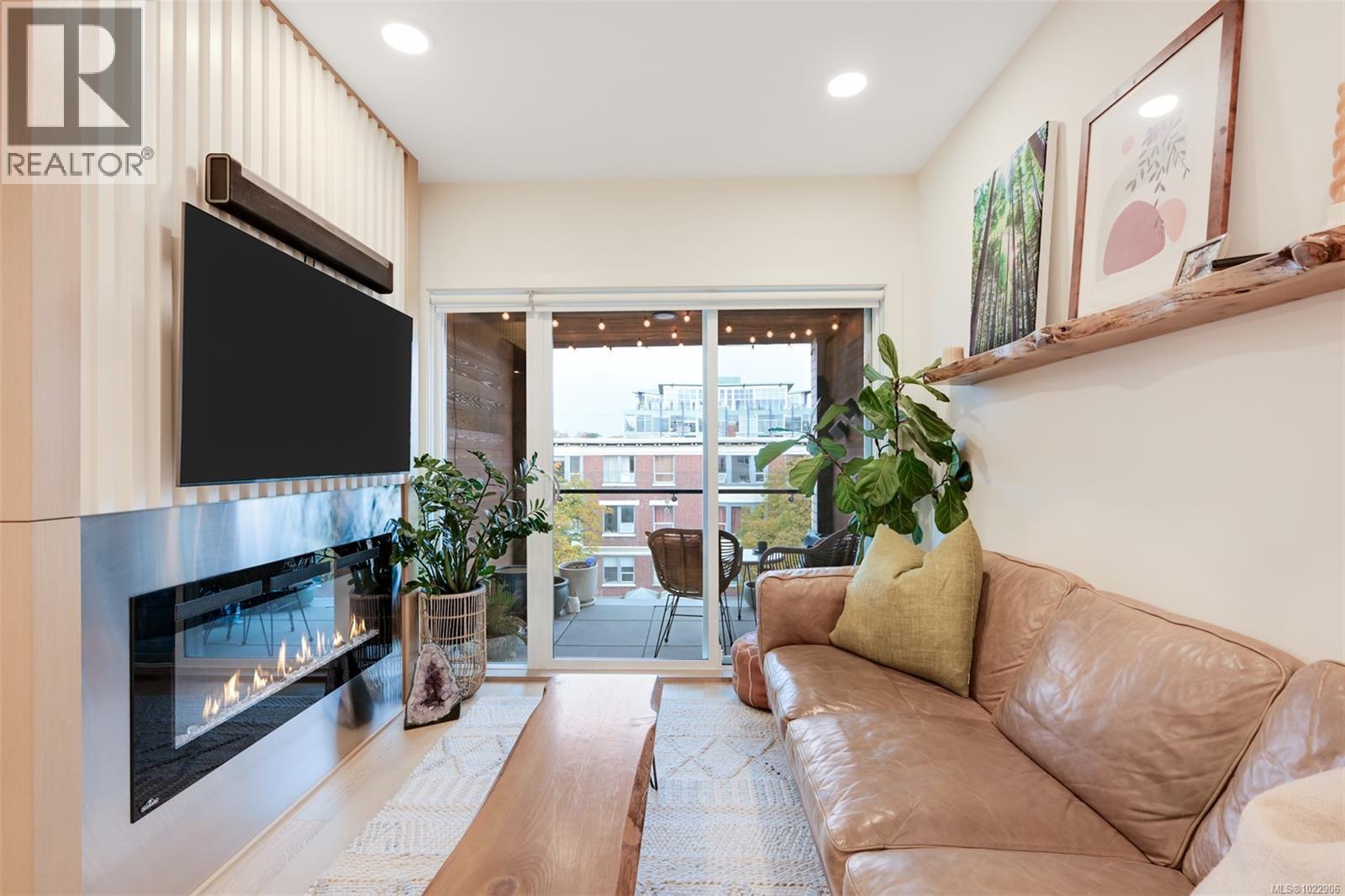 303 1033 Cook St, Victoria