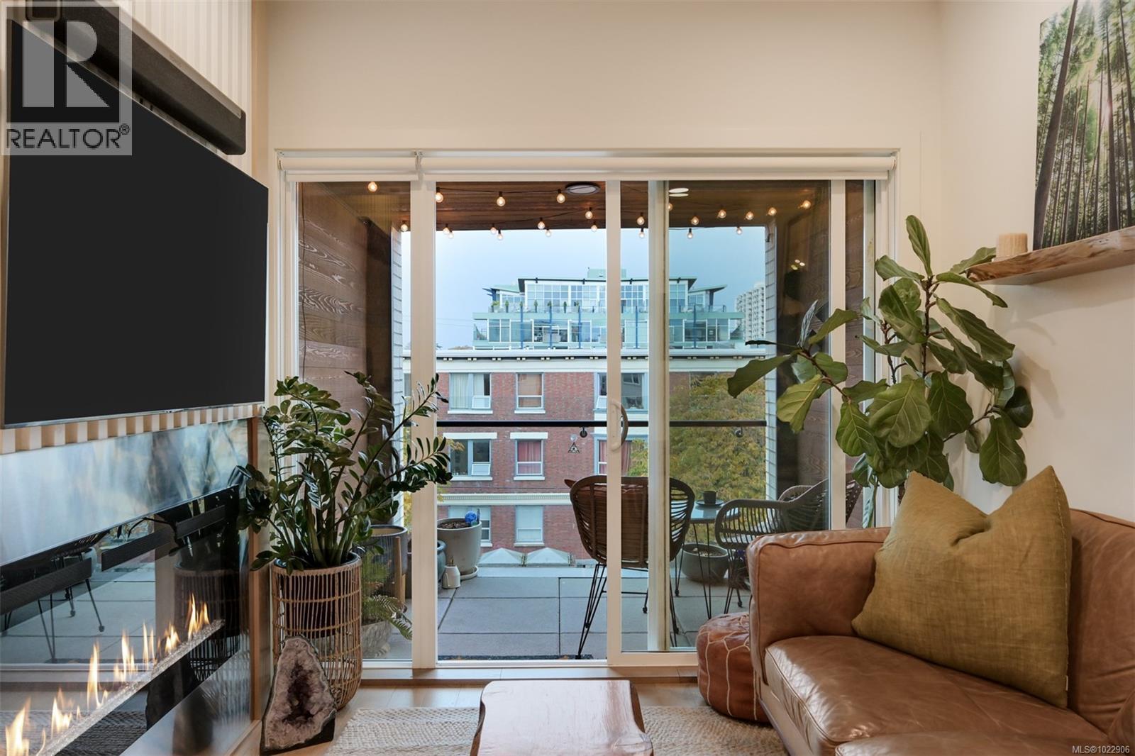 303 1033 Cook St, Victoria