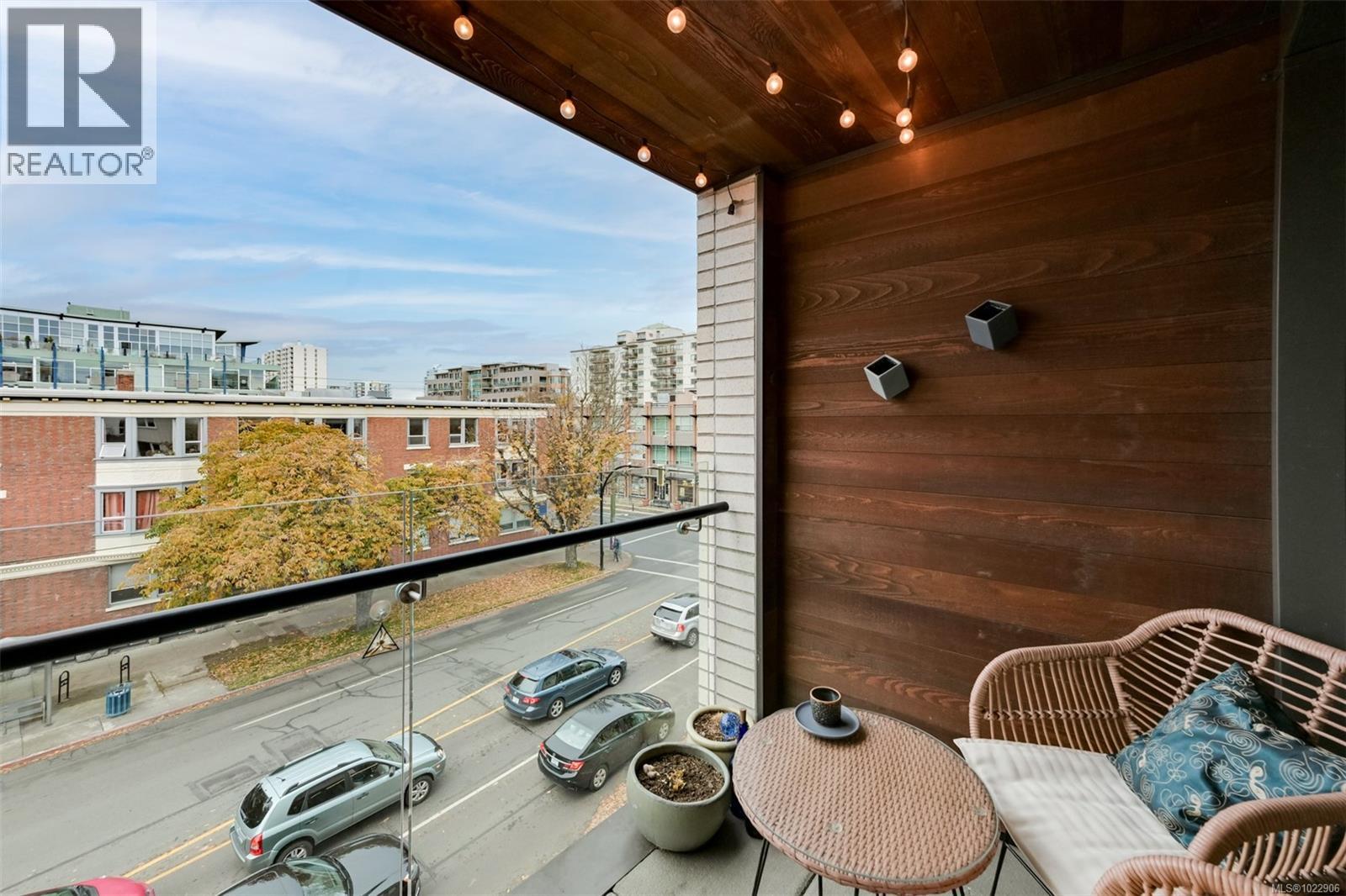 303 1033 Cook St, Victoria