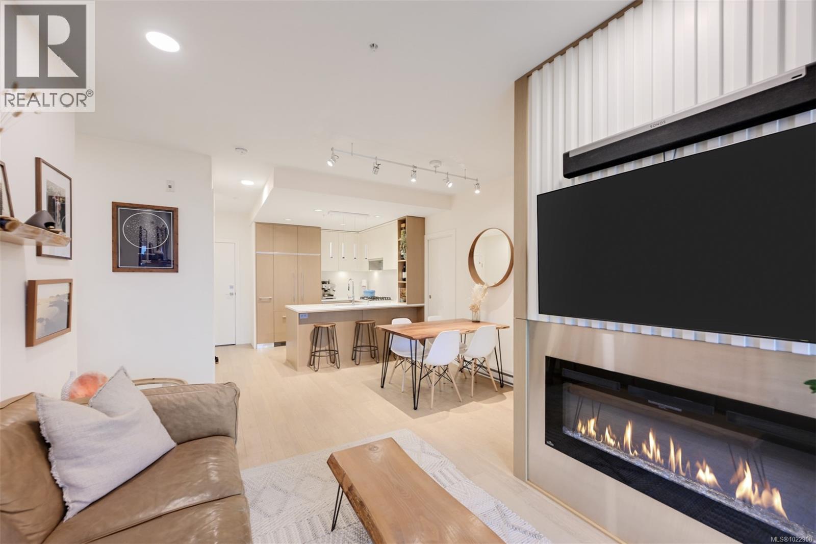 303 1033 Cook St, Victoria