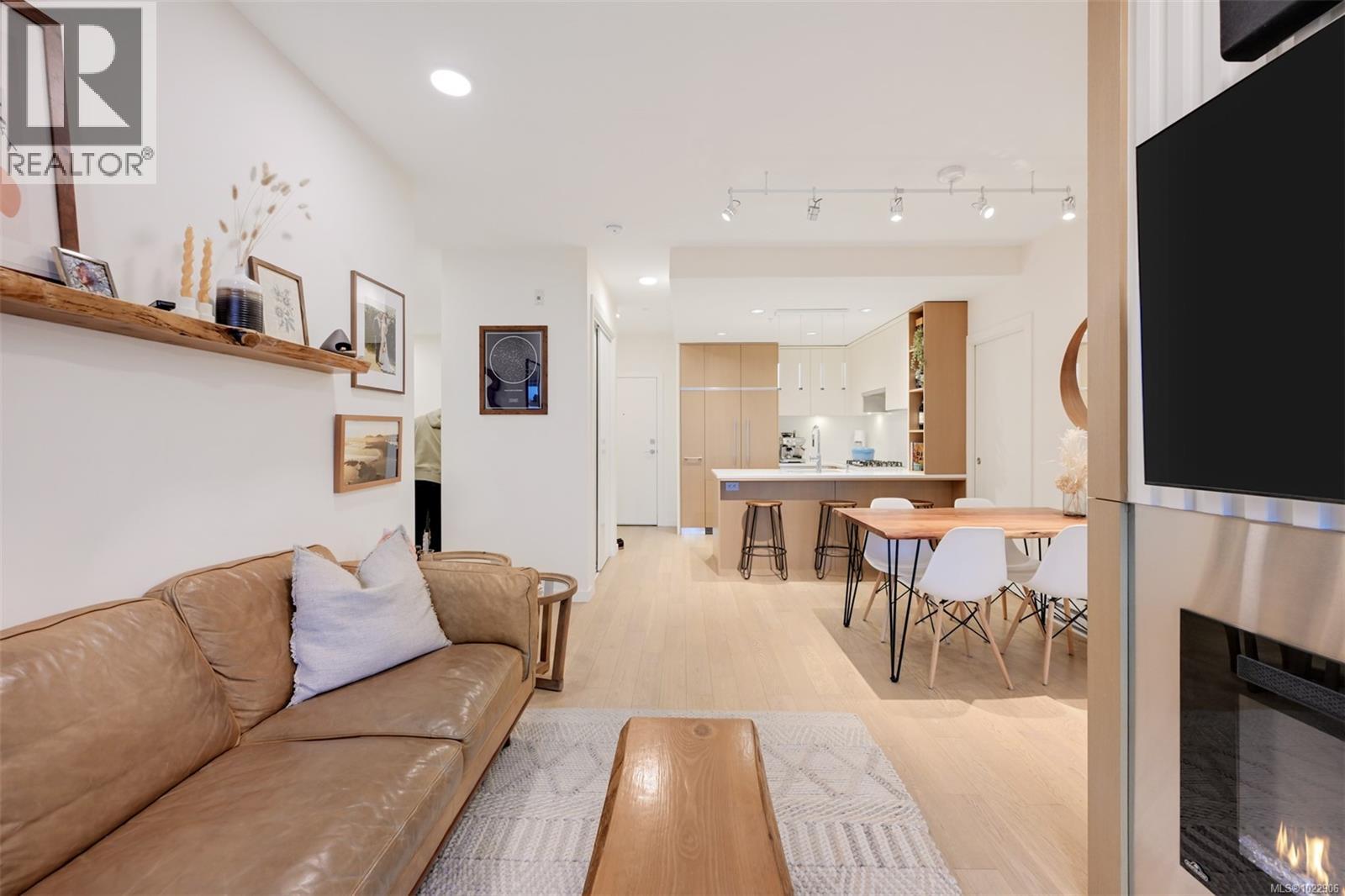 303 1033 Cook St, Victoria