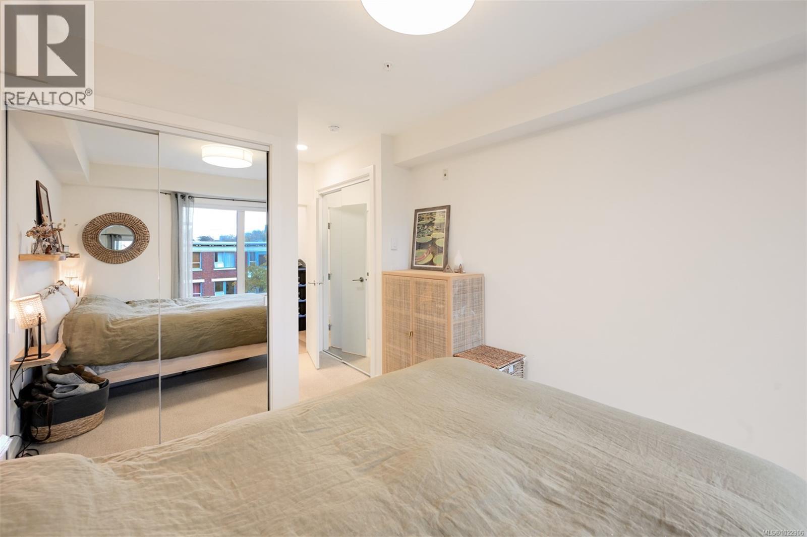 303 1033 Cook St, Victoria