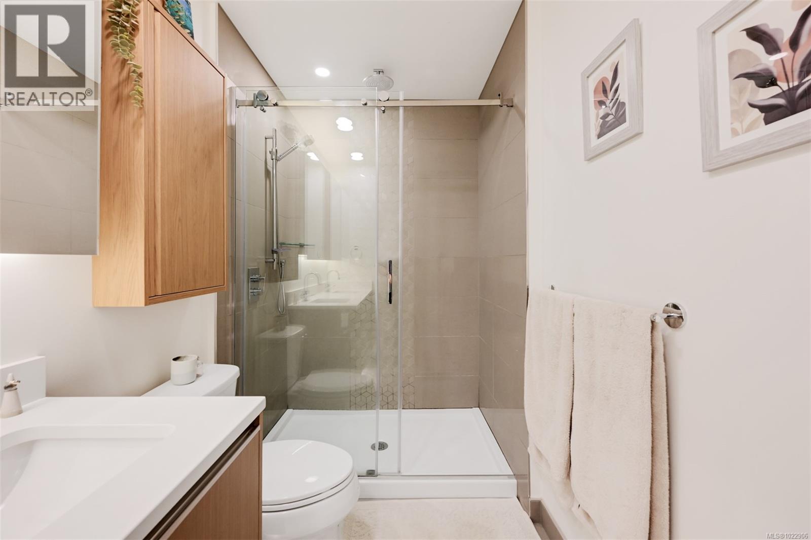 303 1033 Cook St, Victoria