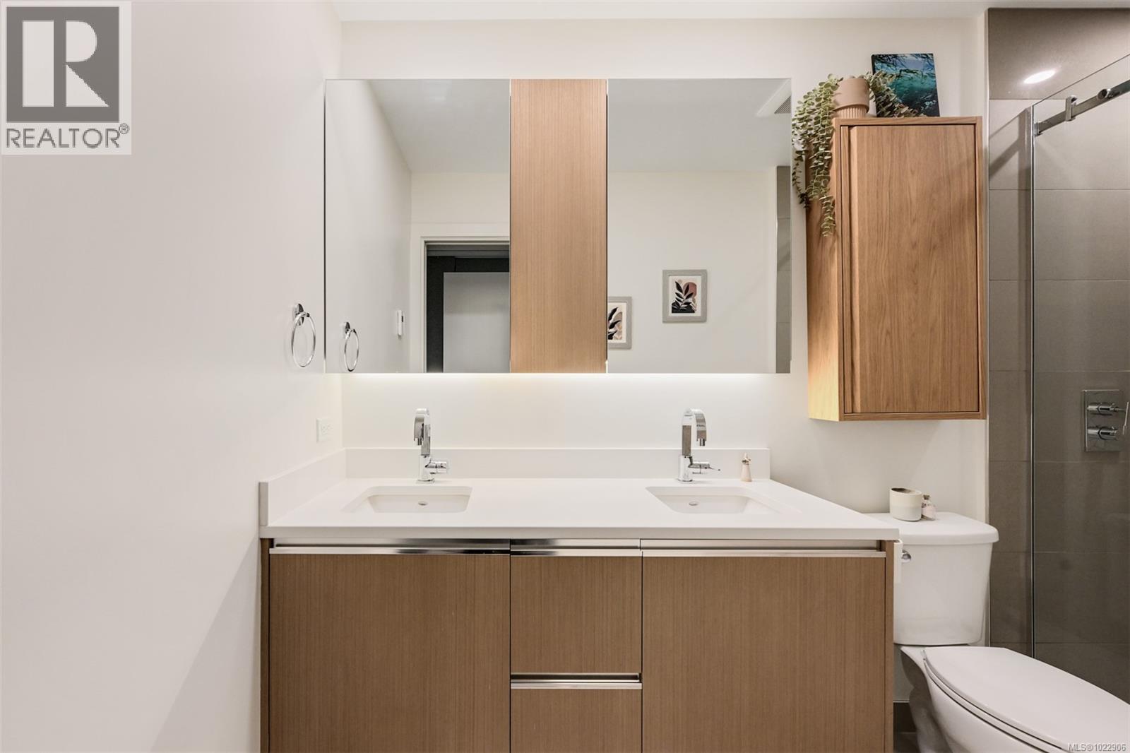 303 1033 Cook St, Victoria