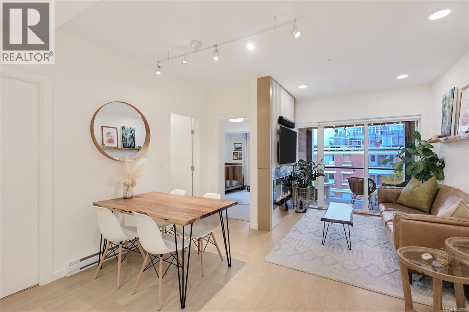 303 1033 Cook St, Victoria