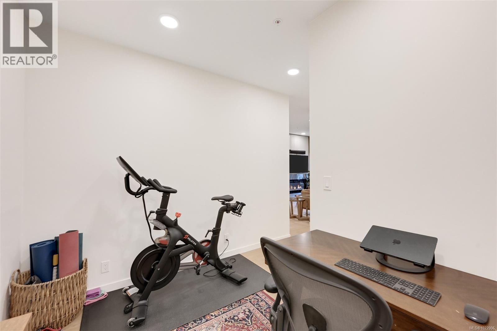 303 1033 Cook St, Victoria