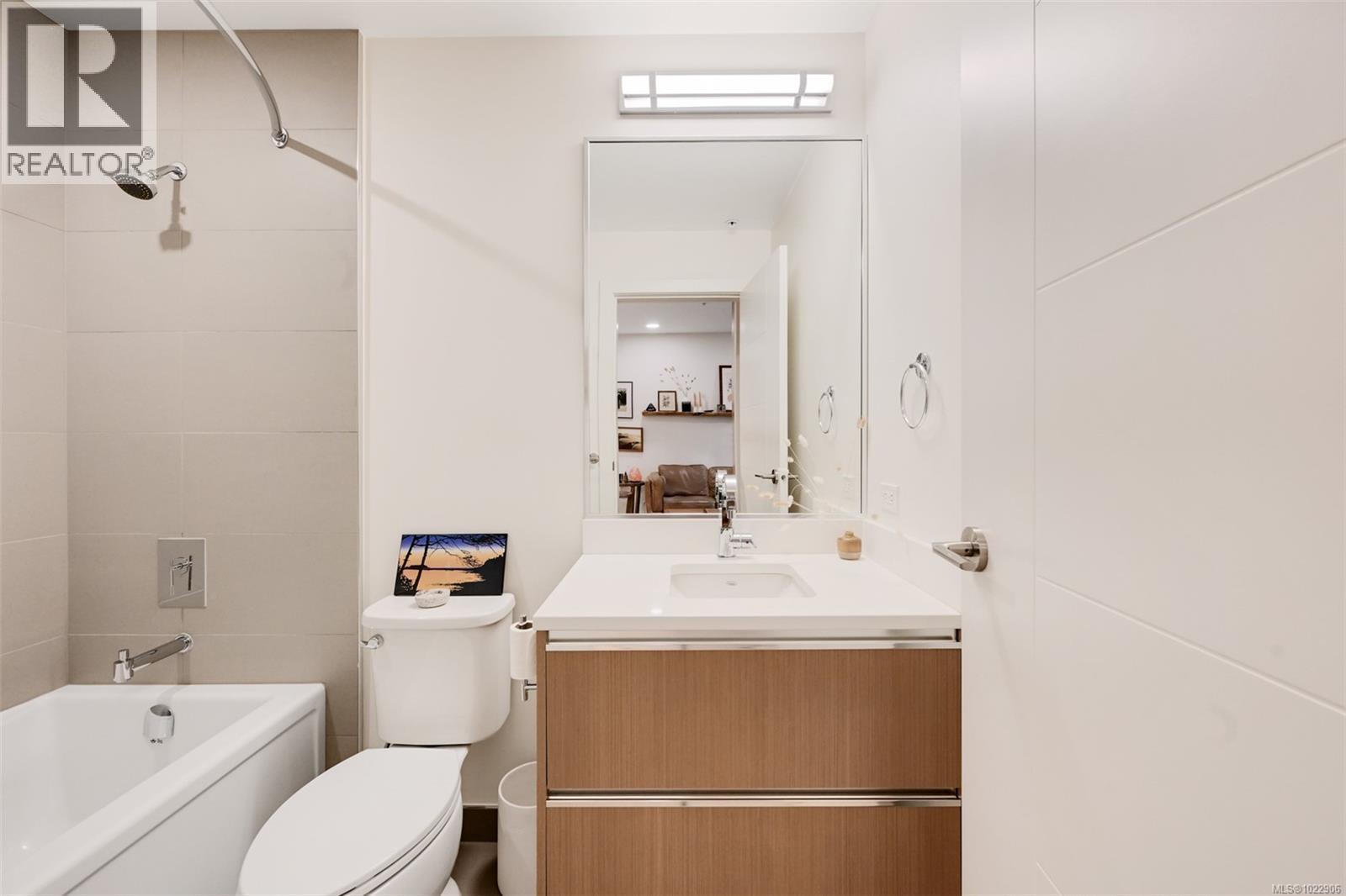 303 1033 Cook St, Victoria