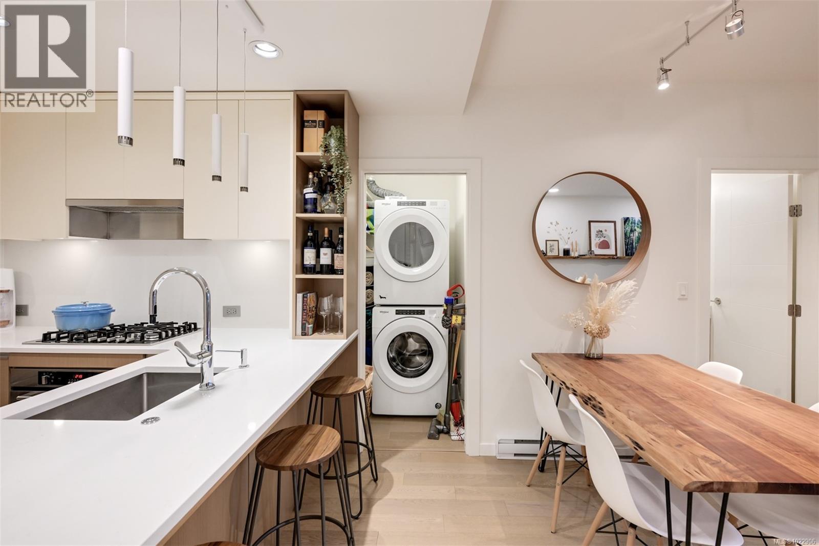 303 1033 Cook St, Victoria