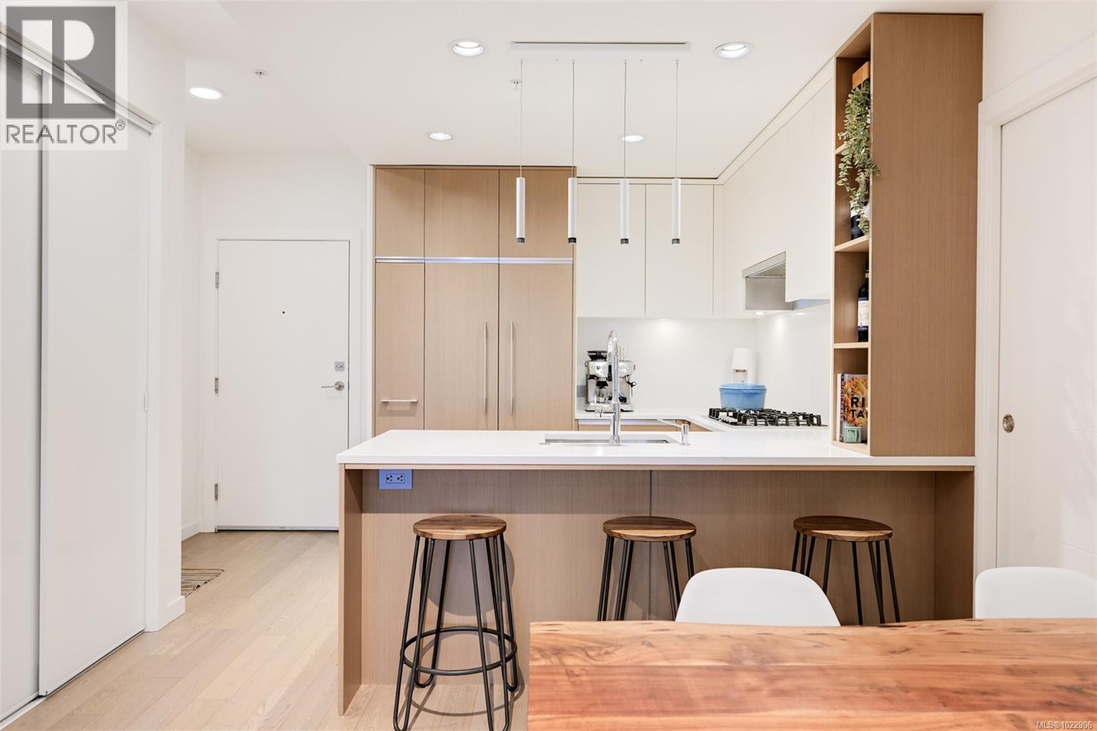 303 1033 Cook St, Victoria