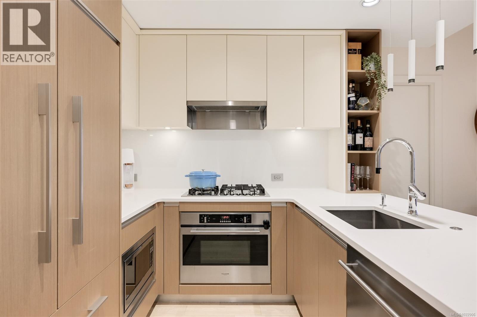 303 1033 Cook St, Victoria