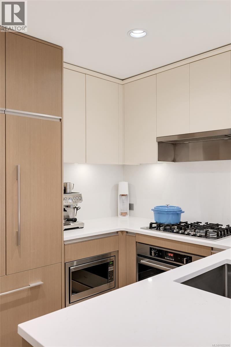 303 1033 Cook St, Victoria